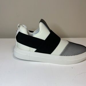 Steve Madden size 10 shoes, brand new in box